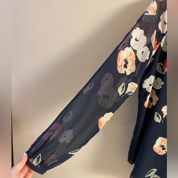Cabi Black Blouse Poppy Floral Popover Navy Medium‎ - Picture 5 of 9